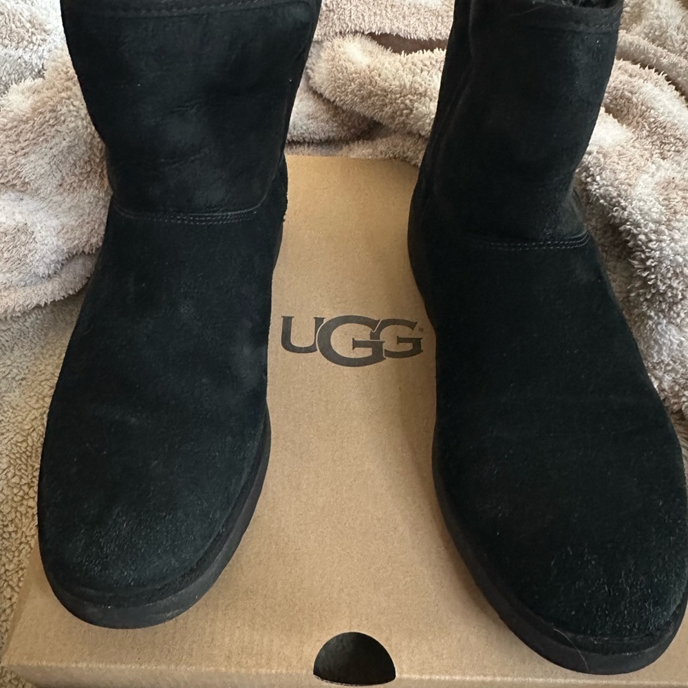 Ugg Kristin Boot size 9.5 Black great condition